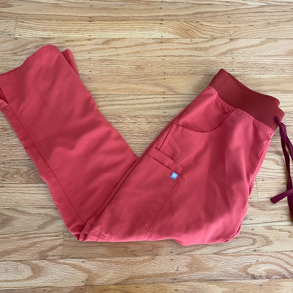FIGS Kade cargo scrub pant in clay